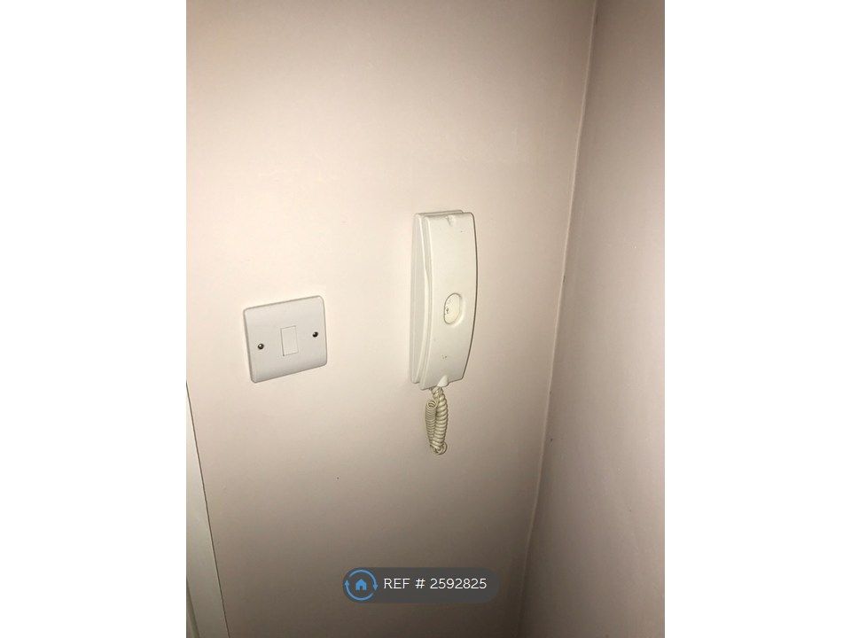 Property photo 3 of 16 Intercom
