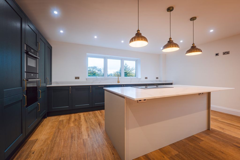 Property photo 3 of 14 Kitchen