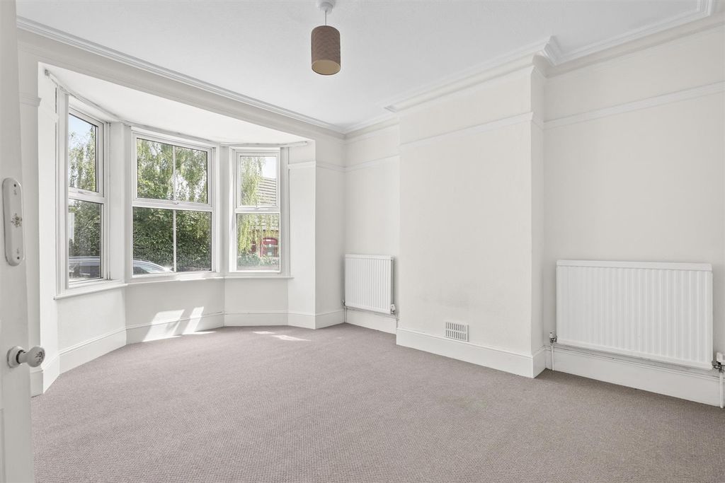 Property photo 2 of 32