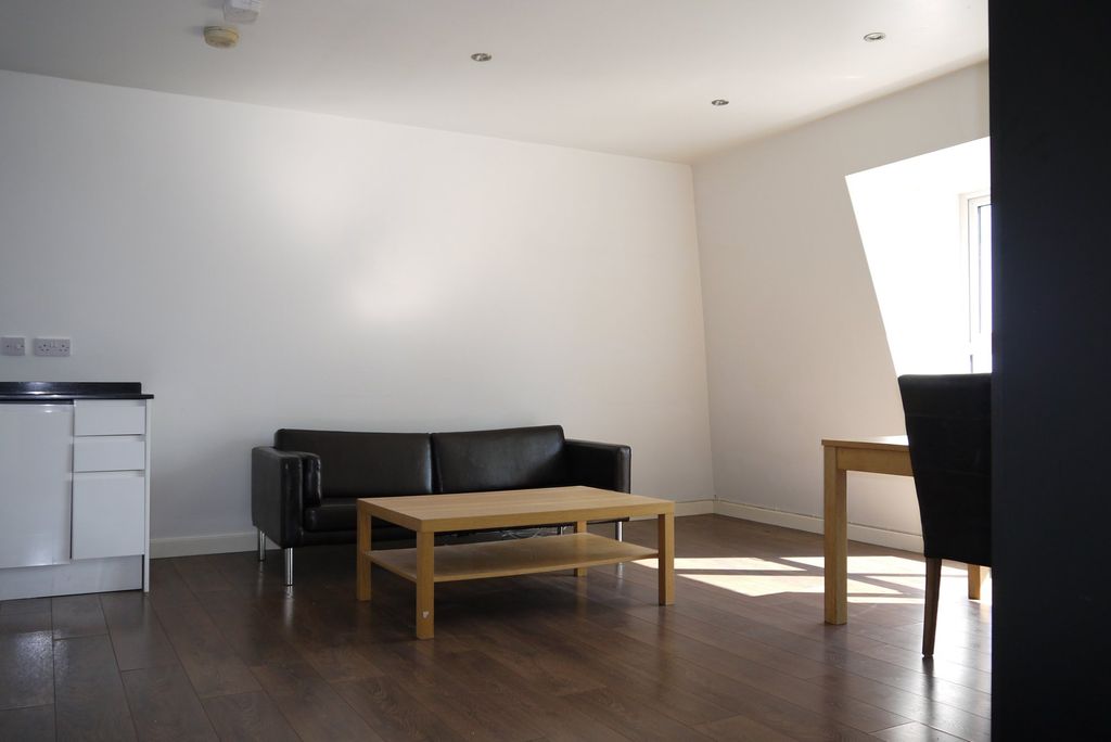 Property photo 3 of 9 3