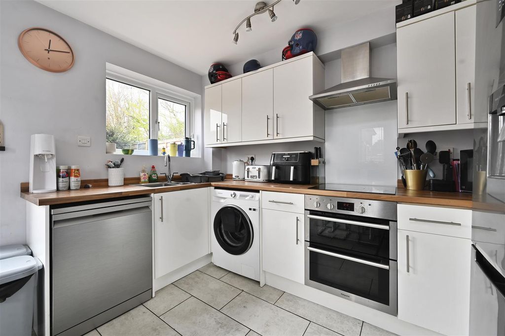 Property photo 2 of 21 50-Ashdown-Road-Tn401Sf (11).Jpg