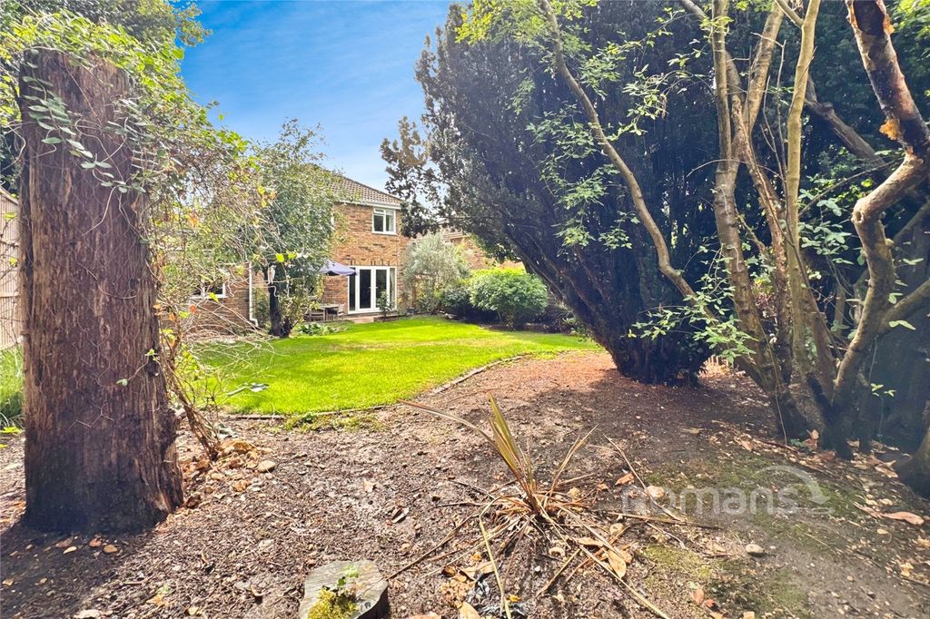 Property photo 3 of 18 Garden