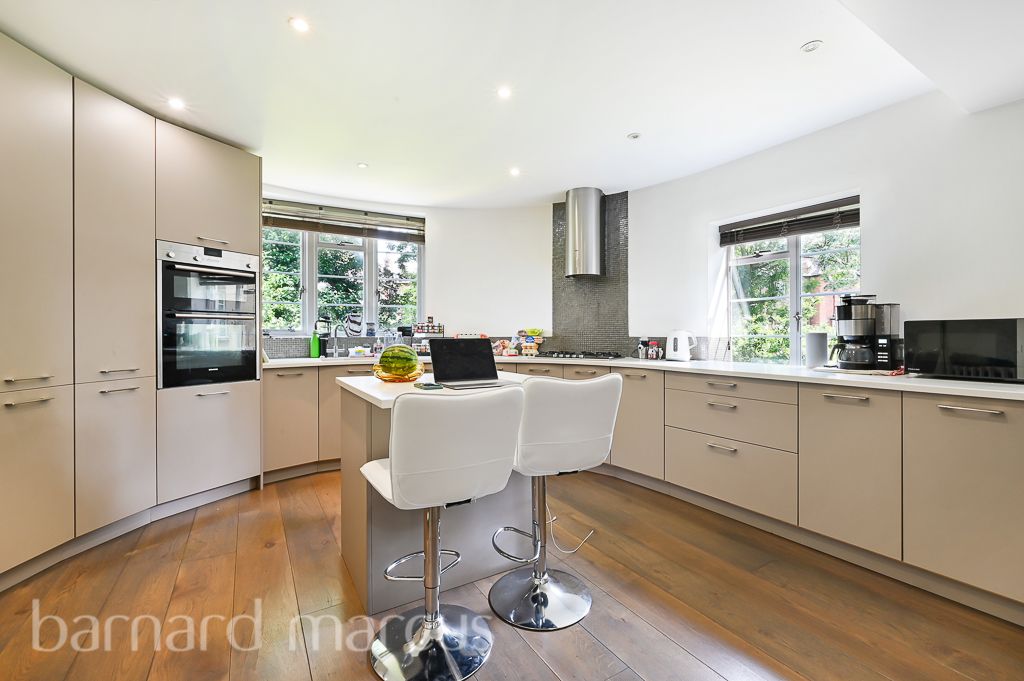 Property photo 2 of 14 Kitchen