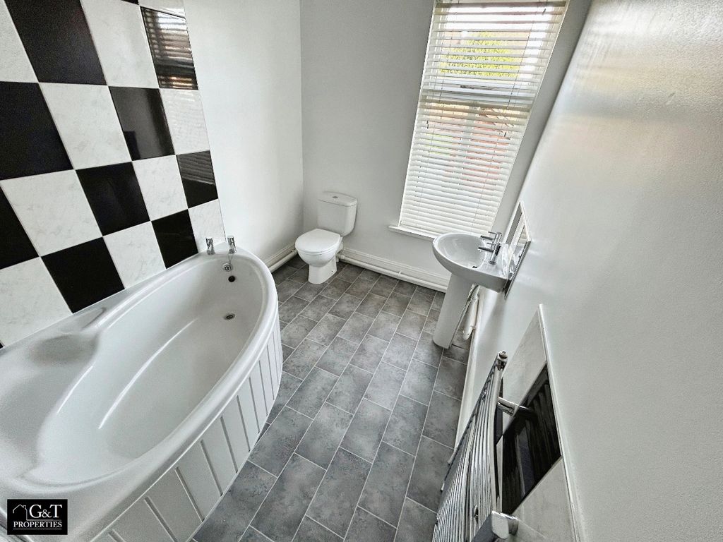 Property photo 2 of 12 Bathroom