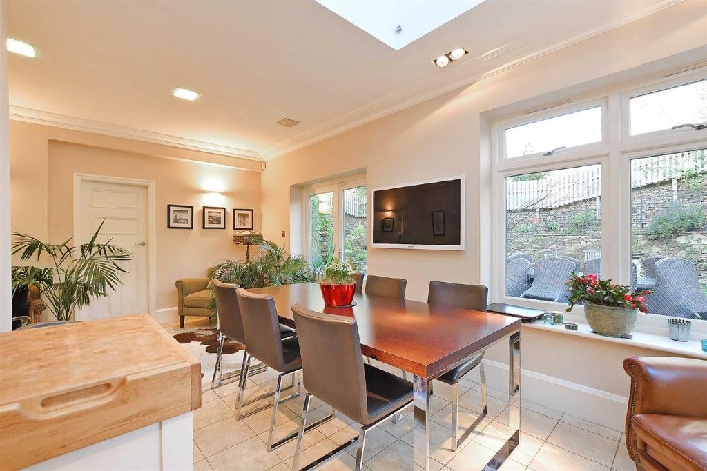 Property photo 3 of 43