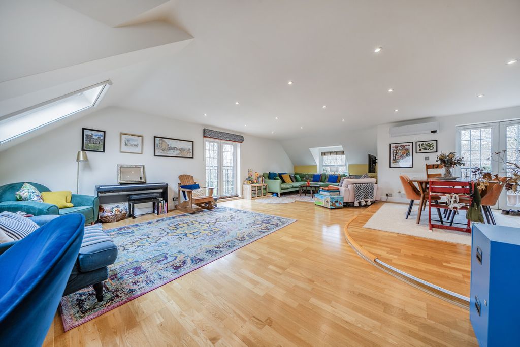 Property photo 1 of 25 Reception