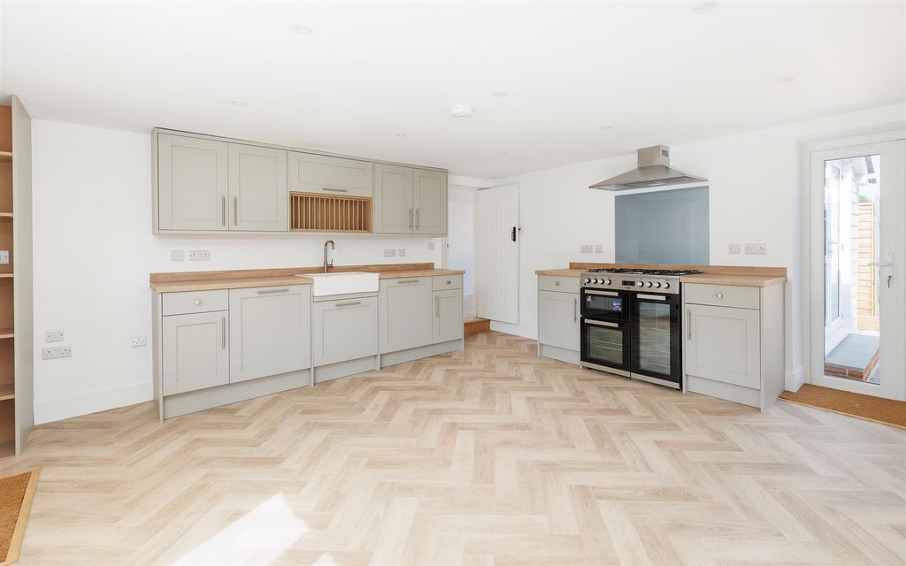 Property photo 3 of 34 7.Jpg