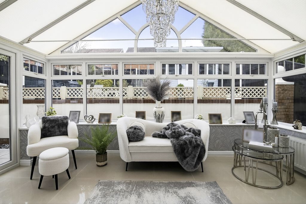 Property photo 3 of 26 Conservatory