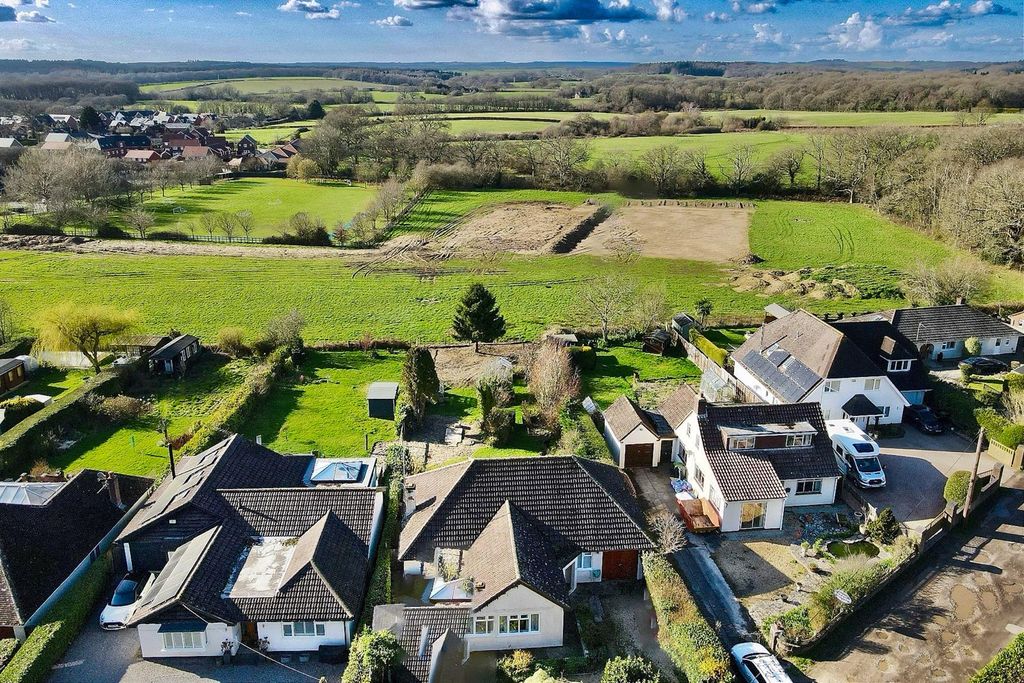 Property photo 1 of 25 3 Bed Detached Bungalow Coopers Lane