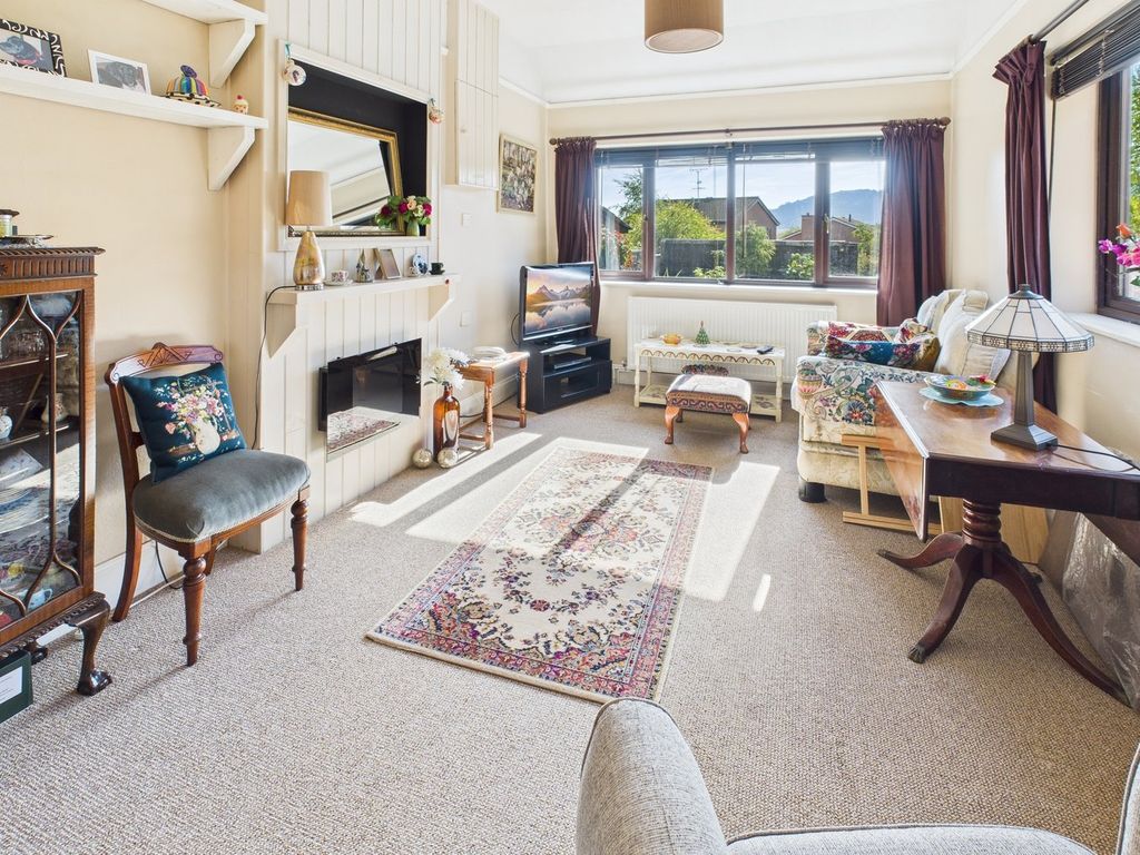 Property photo 2 of 27