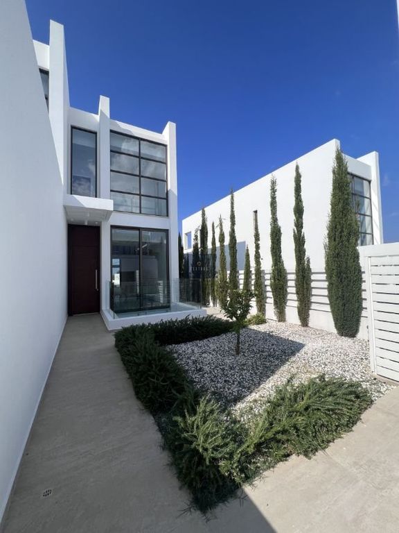 Property photo 3 of 31