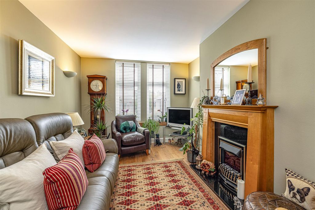 Property photo 2 of 18 East Neuk Newtown St Boswells 11.Jpg