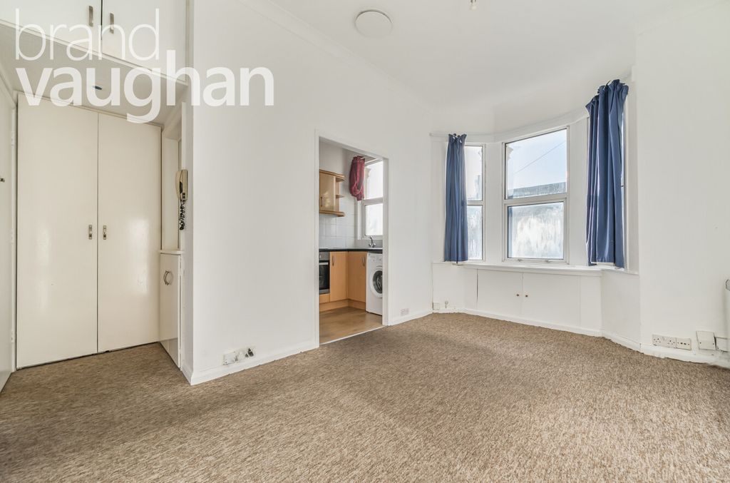Property photo 3 of 10 d22E1c63-9Aa1-469...