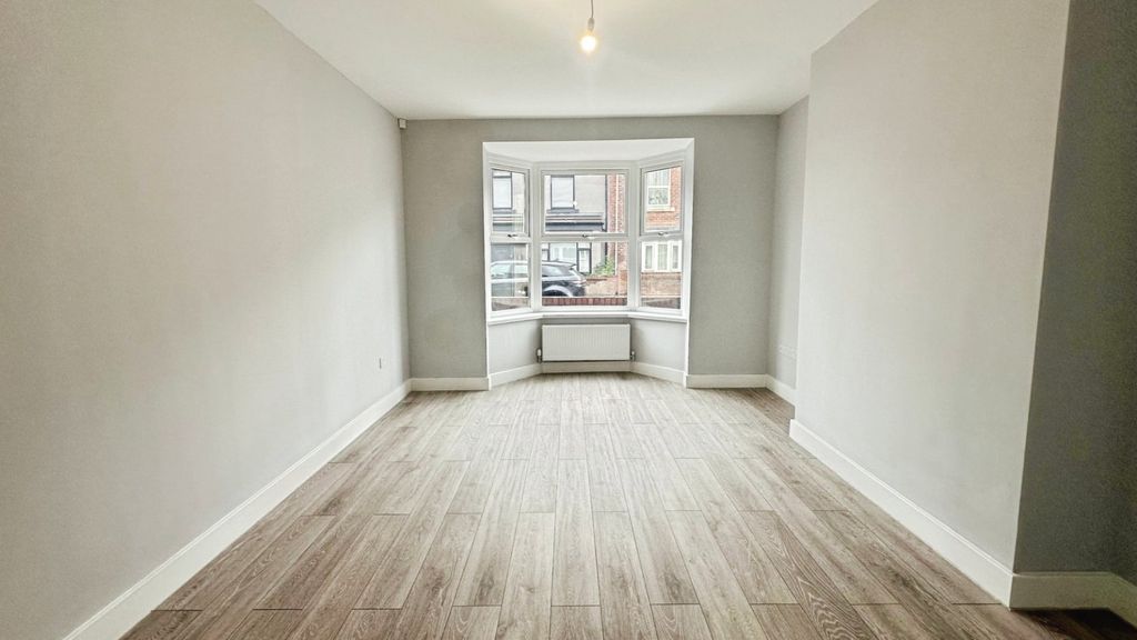 Property photo 2 of 14 Picture No. 12