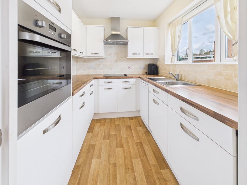 Property photo 2 of 10 Kitchen
