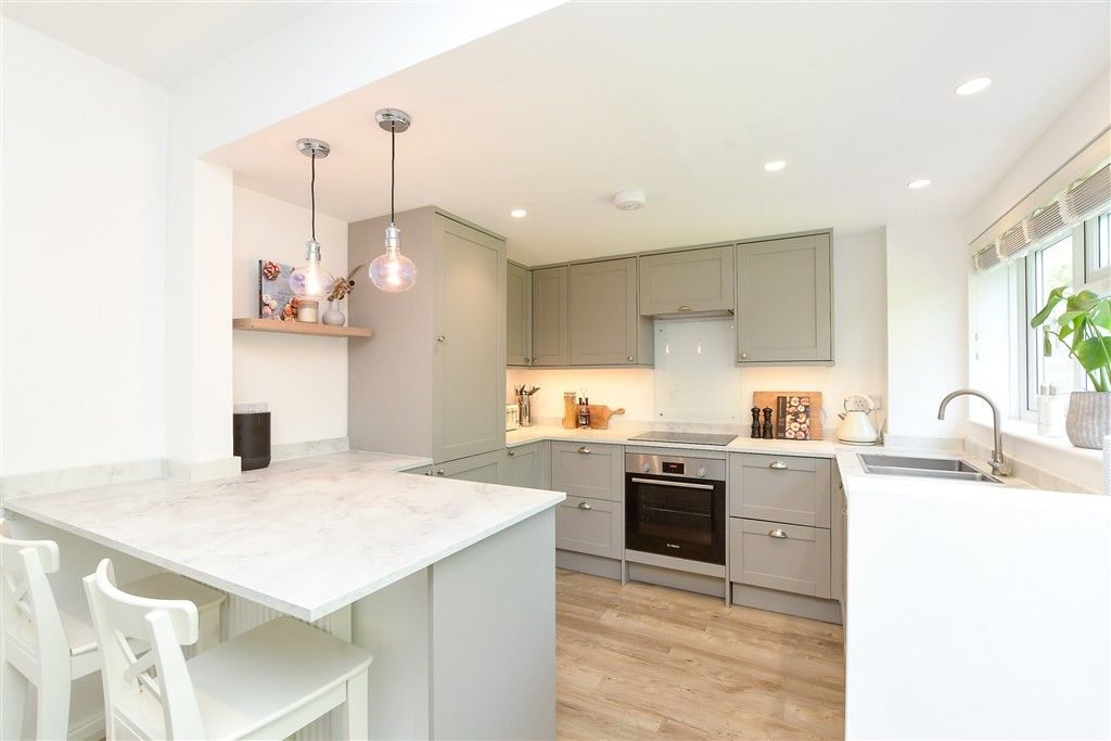 Property photo 3 of 17 Kitchen