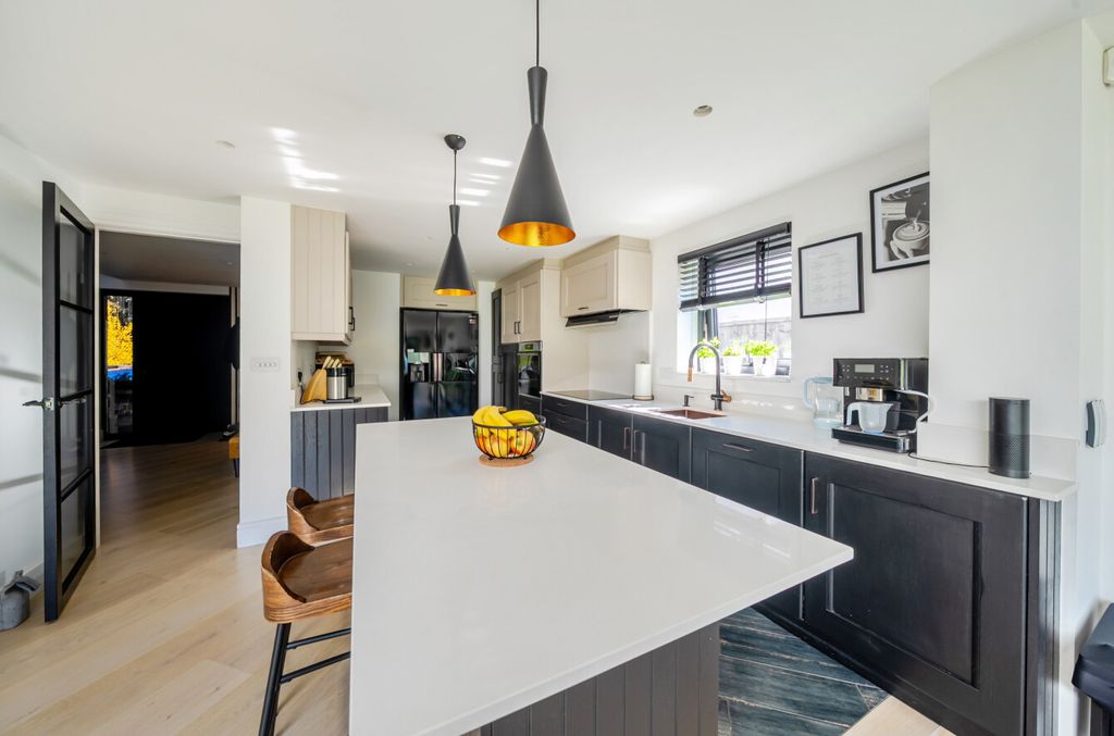 Property photo 3 of 18 1429988-20-69ba86...