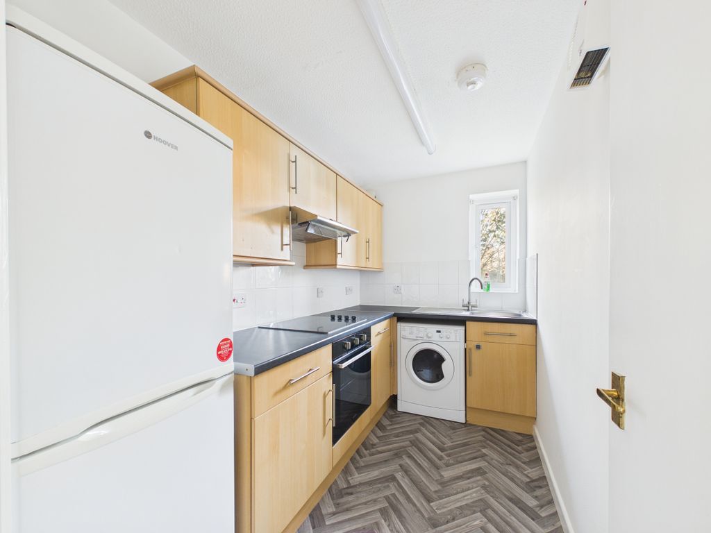 Property photo 3 of 9 Cam02536G0-Pr0085-Still011