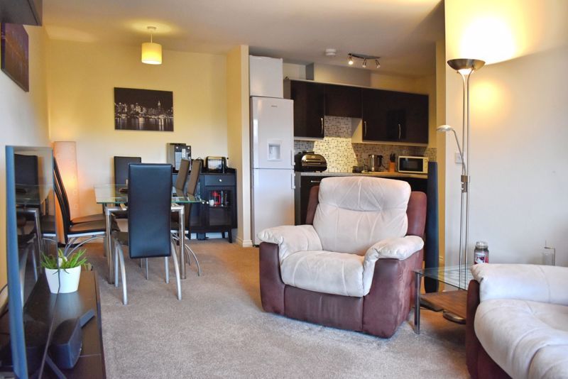 Property photo 2 of 20 Lounge