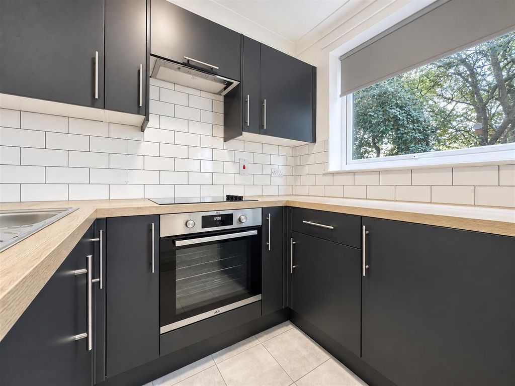 Property photo 3 of 5 Kitchen