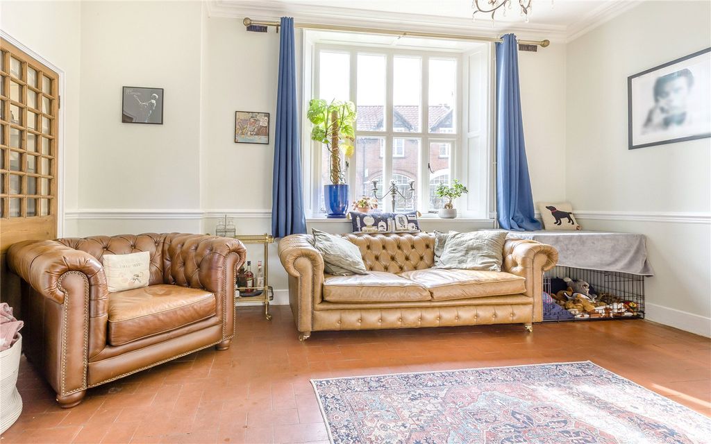 Property photo 2 of 16 Sitting Room