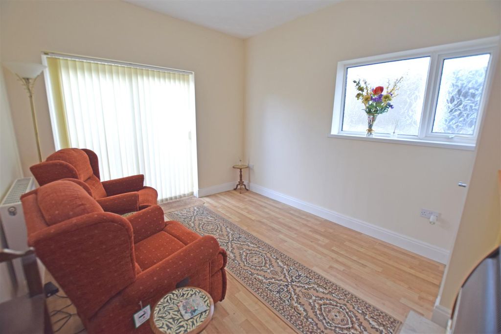 Property photo 3 of 13 Lounge.Jpg