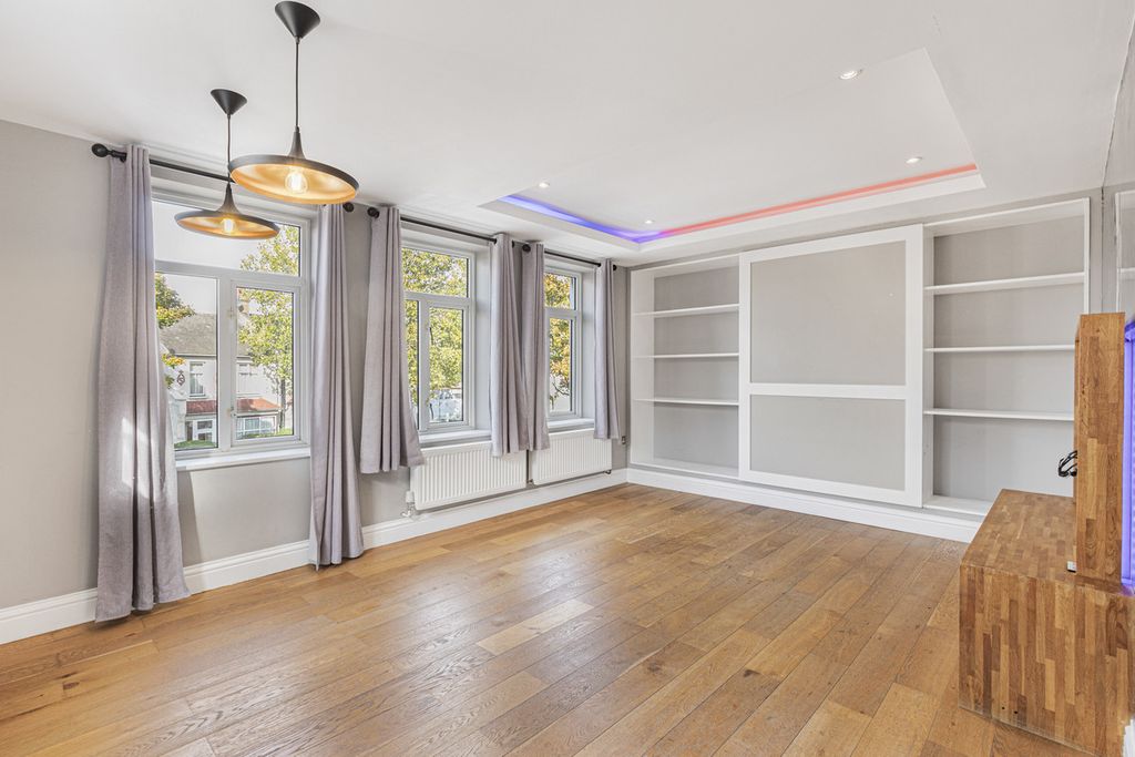 Property photo 3 of 12