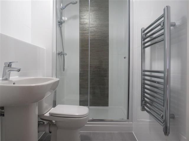 Property photo 3 of 6 En-Suite Bathroom