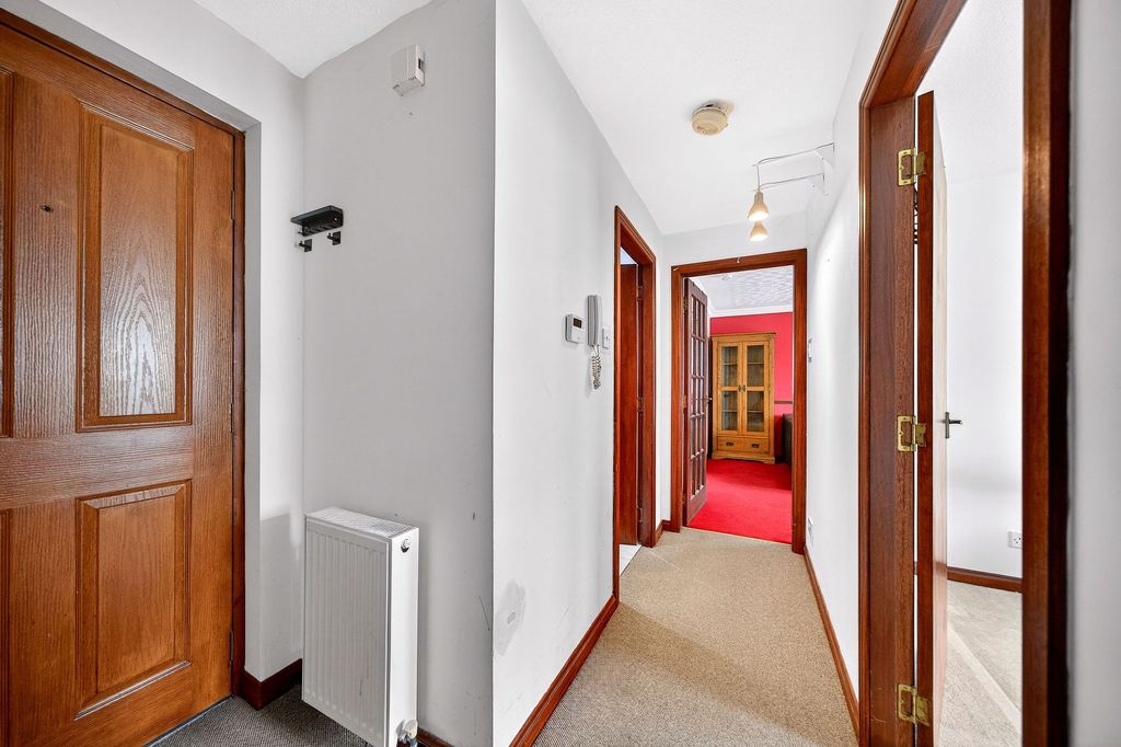 Property photo 2 of 11 Hall