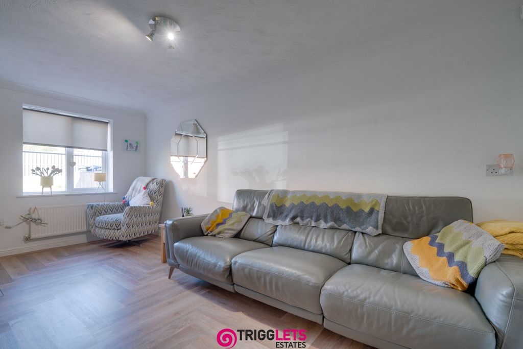 Property photo 3 of 23