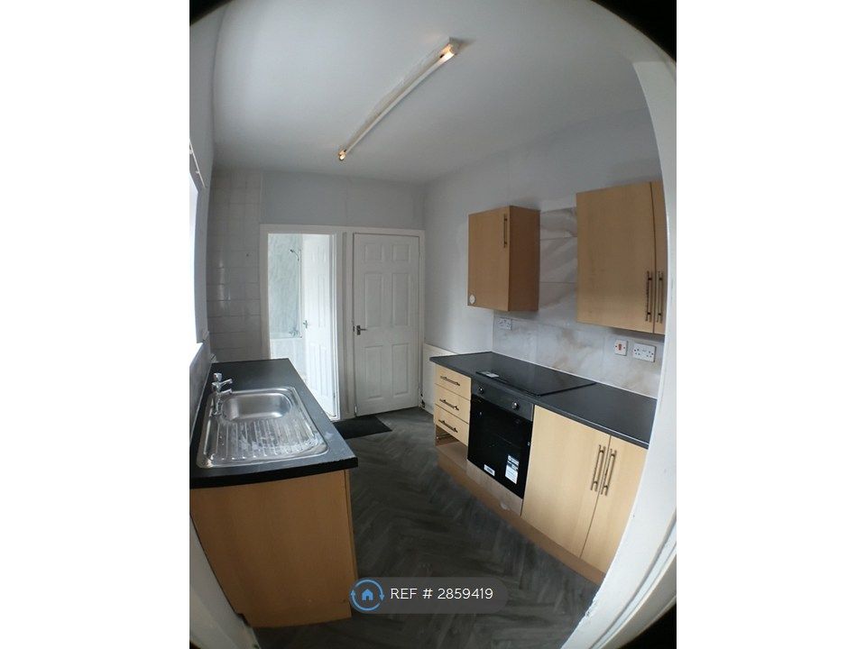 Property photo 2 of 7 Kitchen