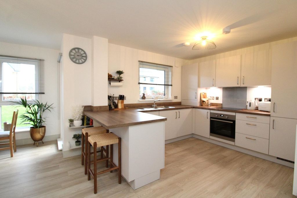 Property photo 3 of 9 Kitchen