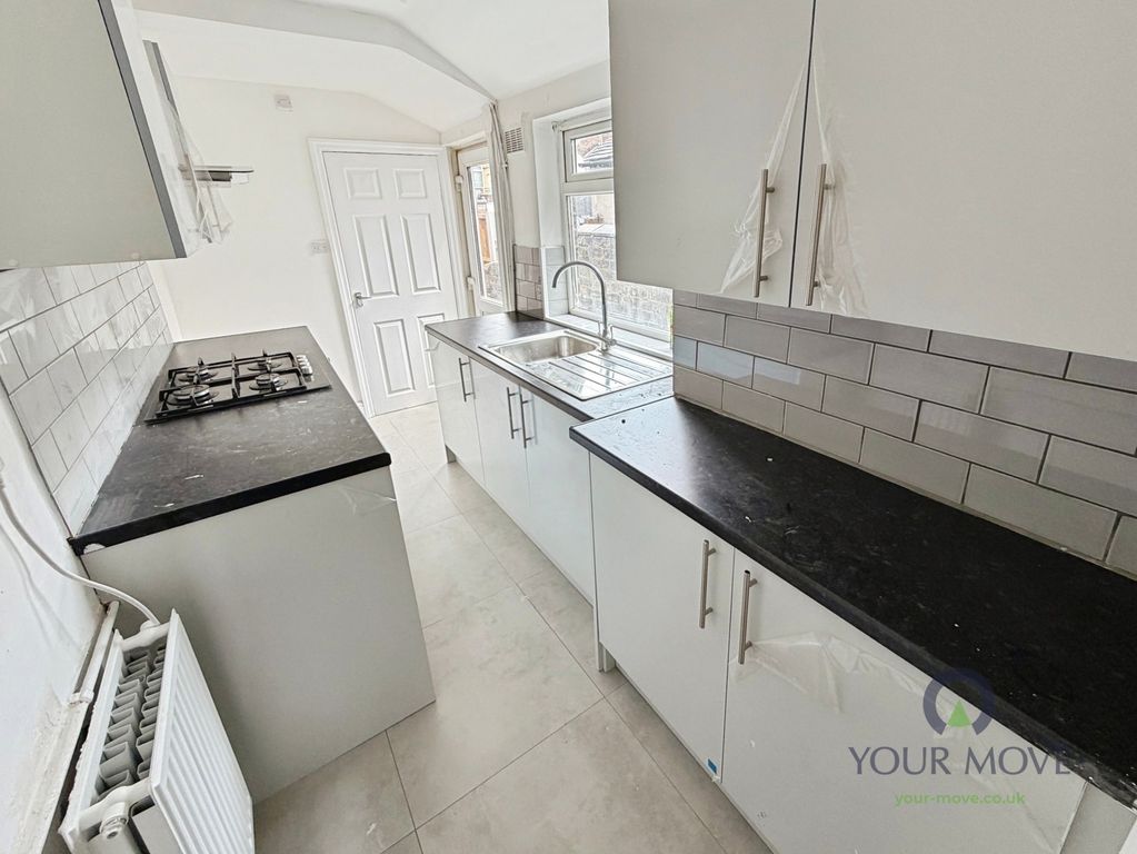 Property photo 3 of 9 Kitchen
