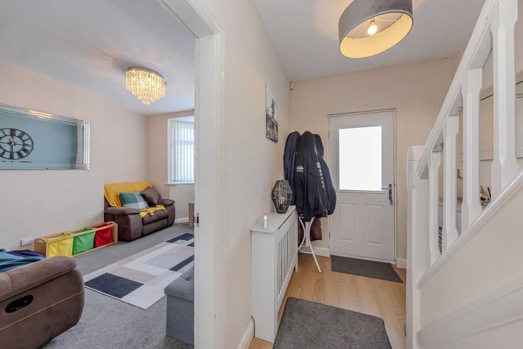 Property photo 2 of 31