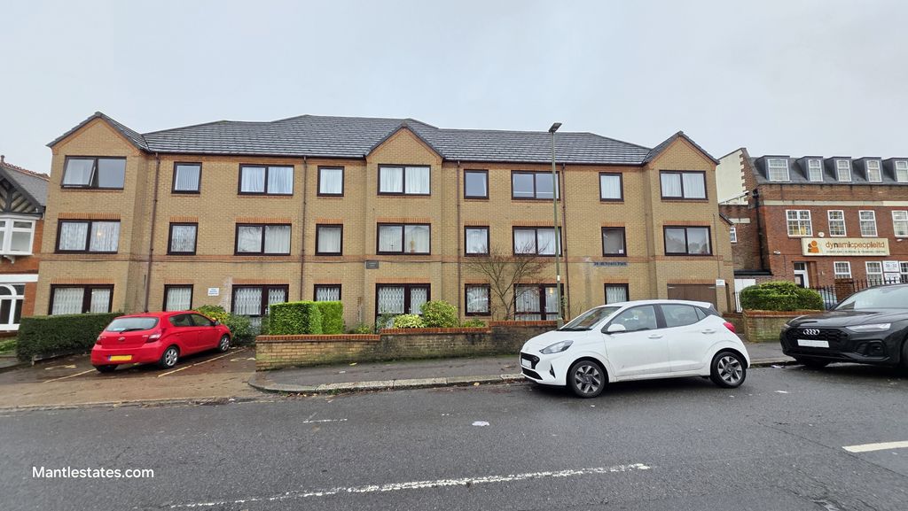 Property photo 1 of 16 1 Bedroom Flat