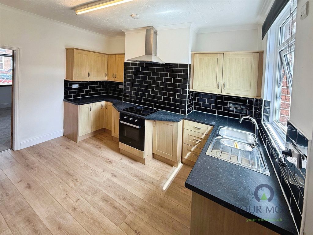 Property photo 3 of 10 Kitchen
