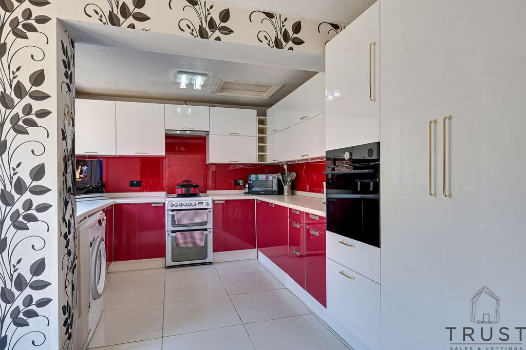 Property photo 3 of 33