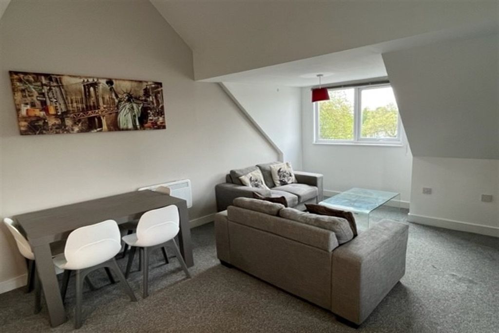 Property photo 3 of 9 (Thumbnail)