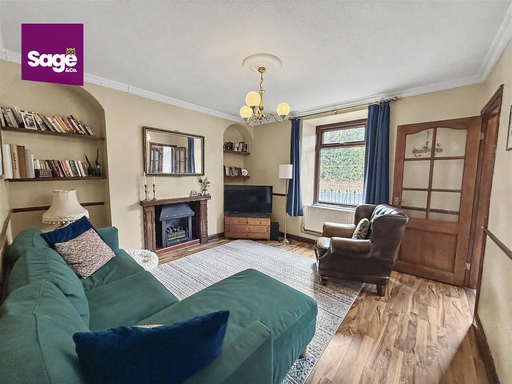 Property photo 3 of 39