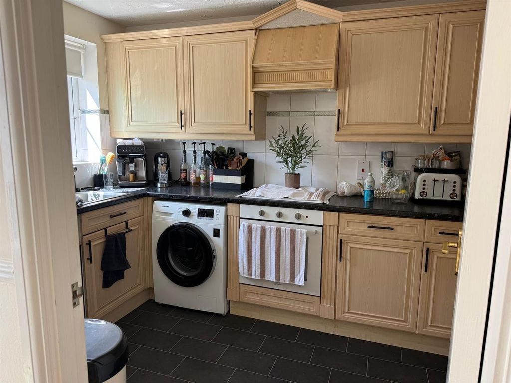 Property photo 2 of 11 Kitchen.Jpg