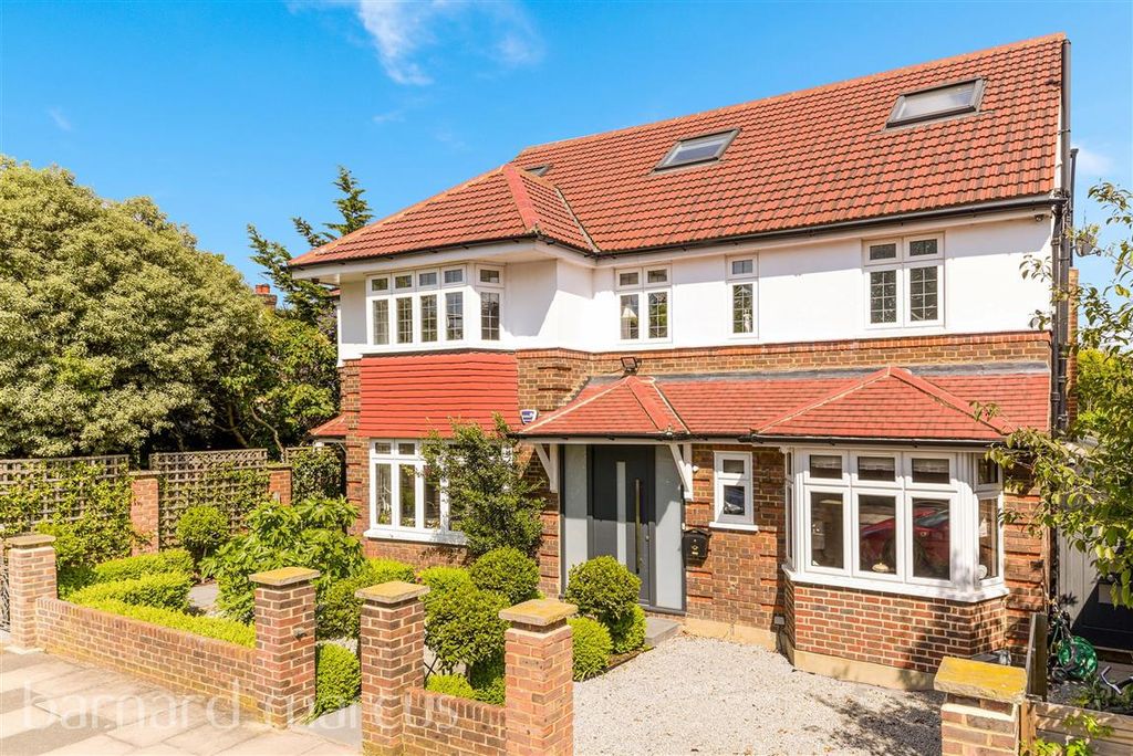 Property photo 1 of 9 Front