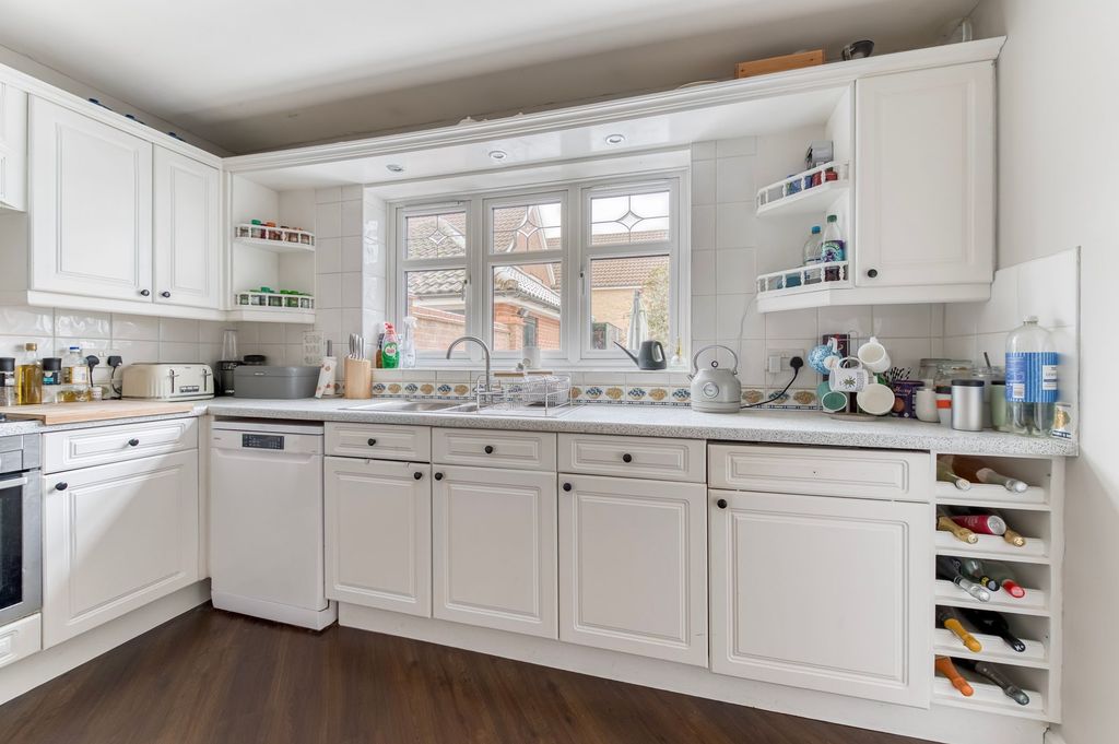 Property photo 2 of 21