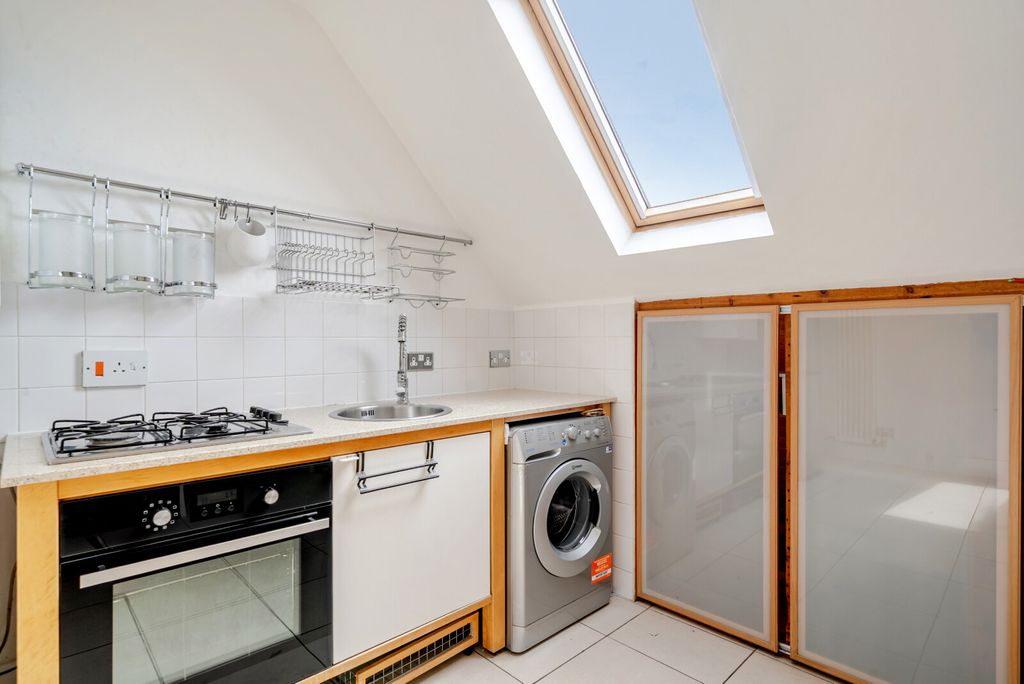 Property photo 2 of 8 1525228-2-1A0c904...