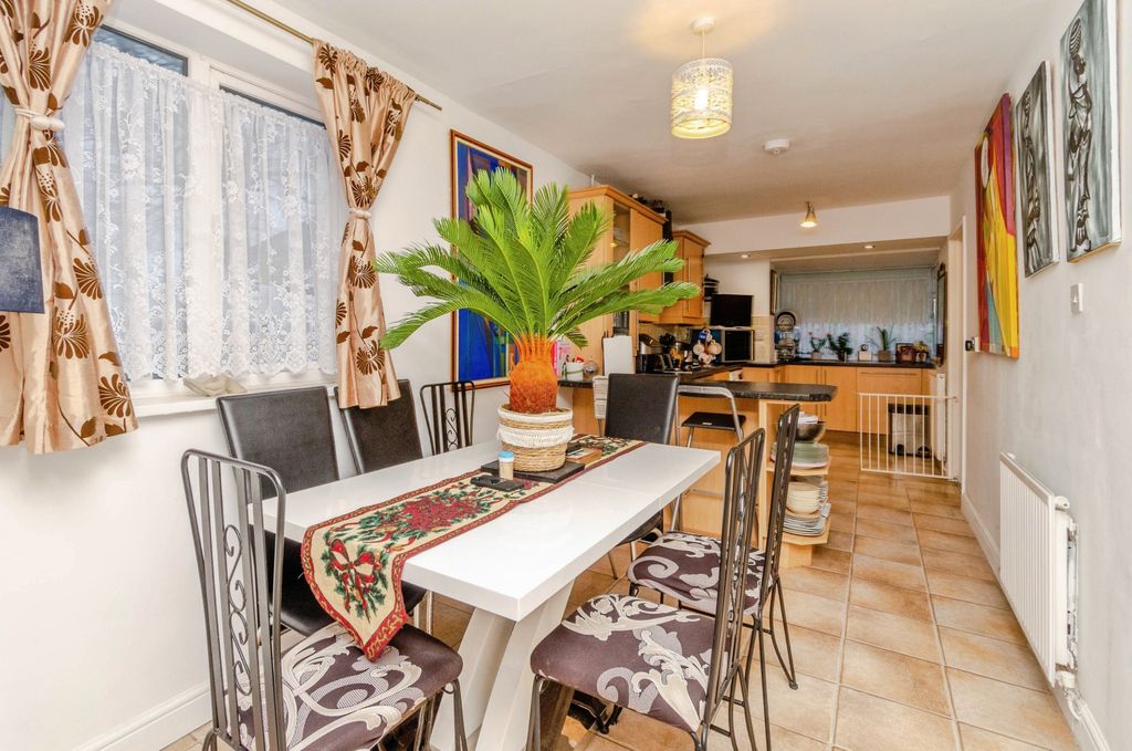 Property photo 2 of 20 Kitchen Diner