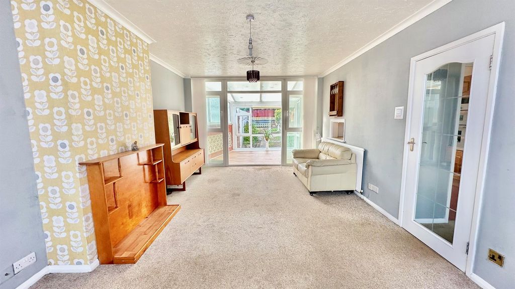 Property photo 2 of 23