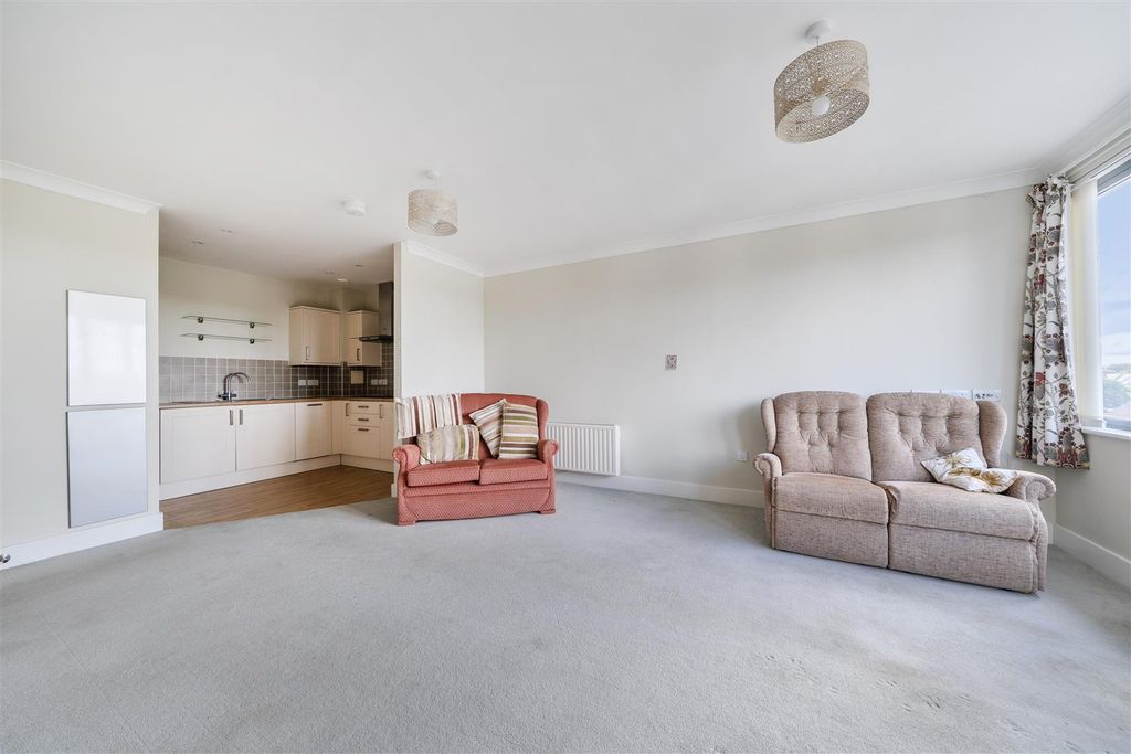 Property photo 2 of 14 Kitchen / Sitting Room