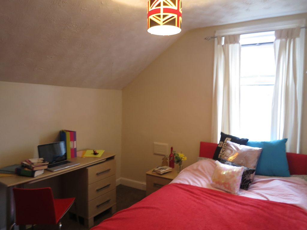 Property photo 1 of 15 A Spacious And Well-Lit Master Bedroom With A Comf...