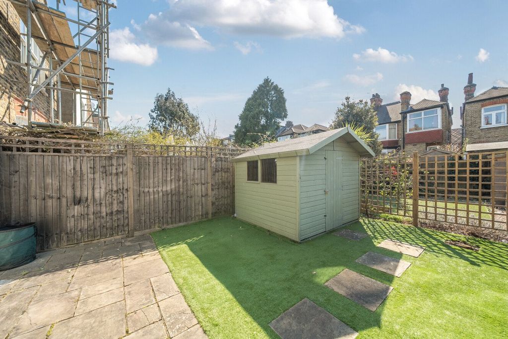 Property photo 2 of 9 Picture No. 15