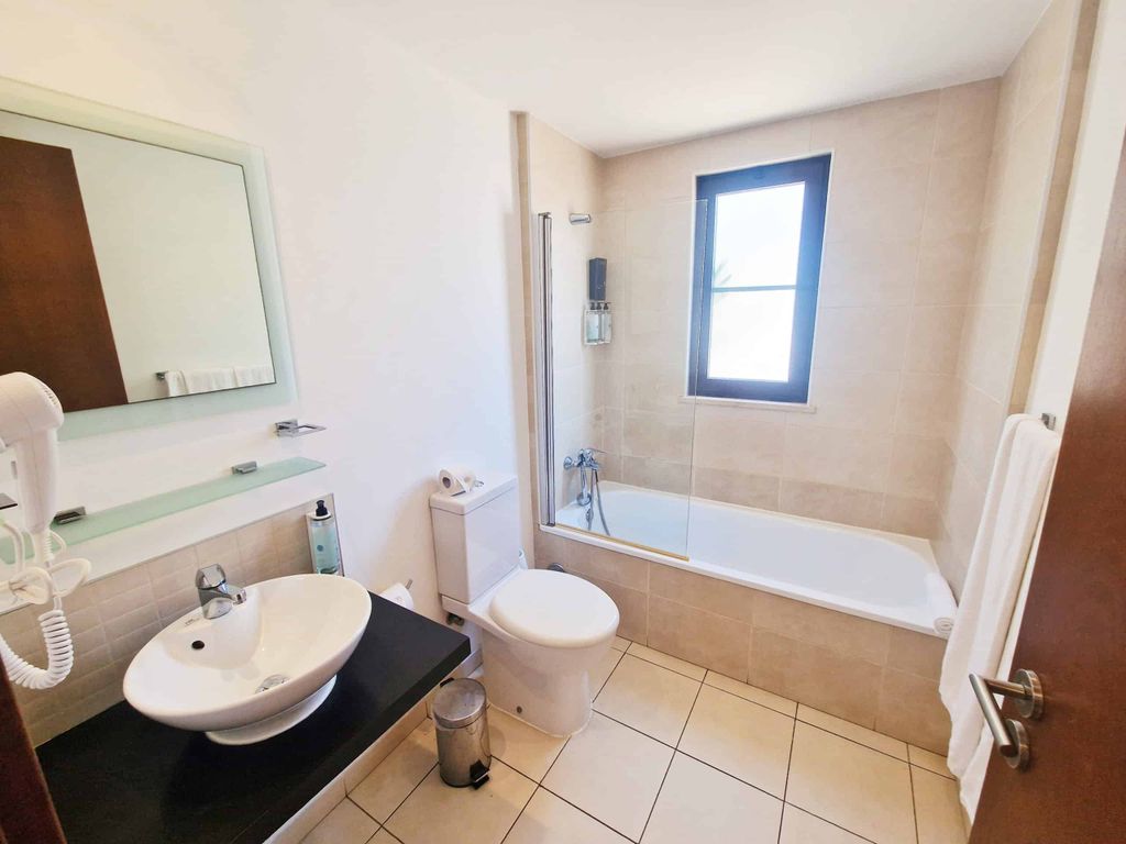 Property photo 3 of 9 Bathroom 1 - 2 Bed, 2 Bath Ground Floor Apartment In Melia Tortuga, Sal, Cabo Verde