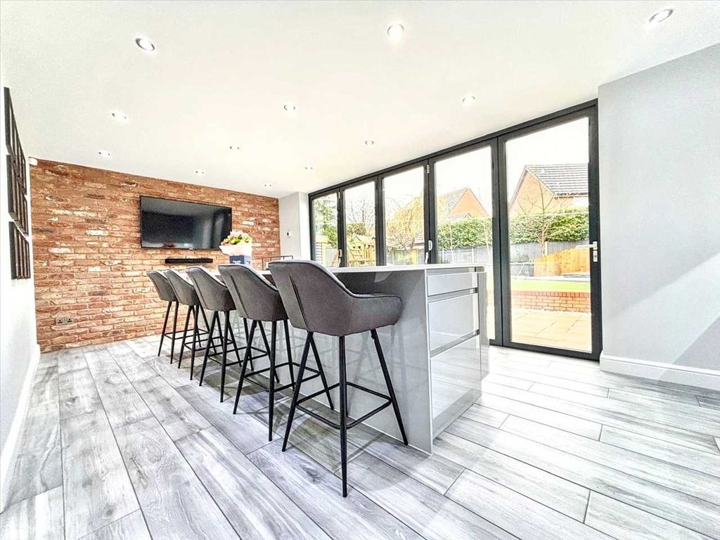 Property photo 2 of 30 Kitchen